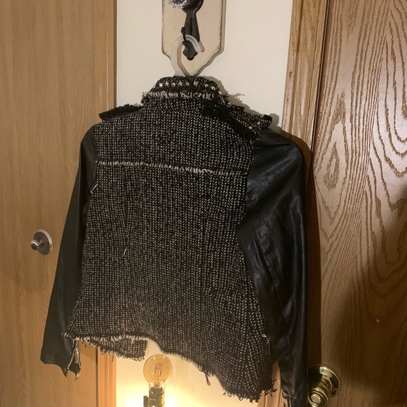 🦉SALE 3/$33 or 5/$50! PLAID Black studded jacket - Picture 3 of 3